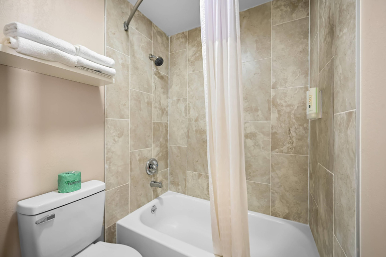 Bathroom 3, Quality Inn Fort Myers Cape Coral, Lee