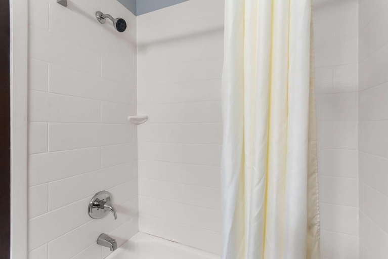 Bathroom 5, Super 8 by Wyndham Bloomington University Area, Monroe