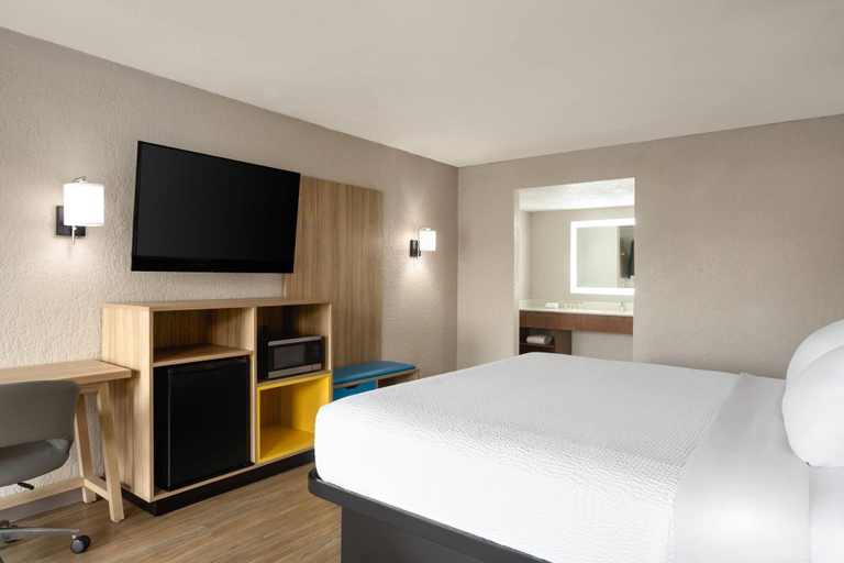 Bedroom 3, Days Inn by Wyndham Apopka/Orlando, Orange