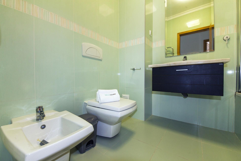 Bathroom 4, C05 - Convento Apartment, Lagos