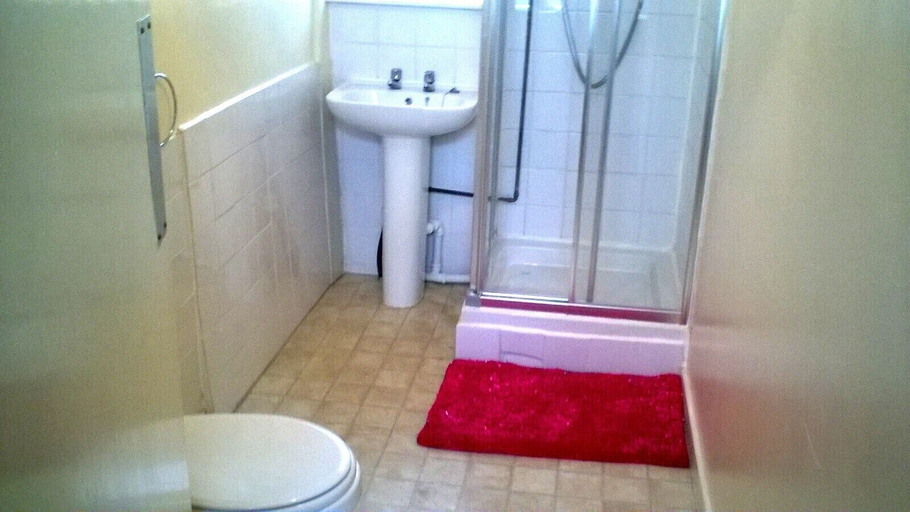 Bathroom 4, The Albert Hotel Near Winter Gardens, Blackpool