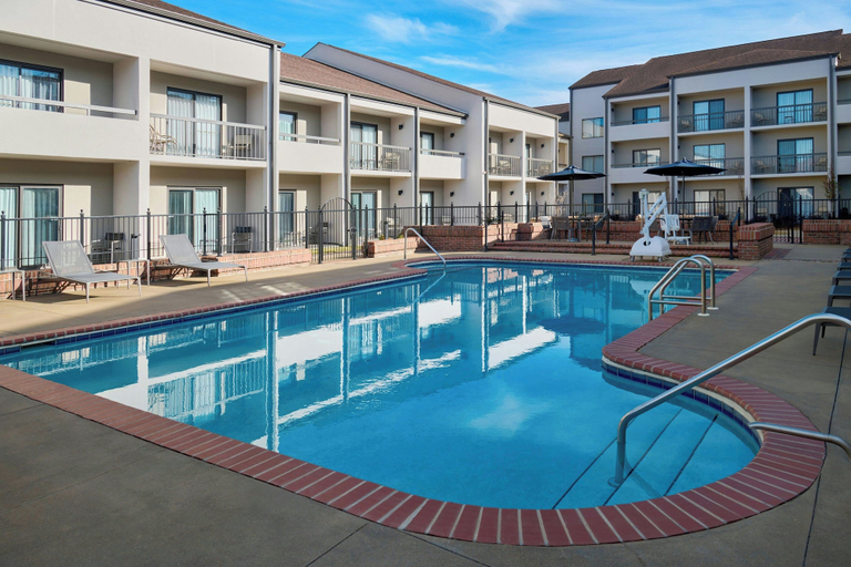 Sport & Beauty, Courtyard by Marriott Birmingham Hoover, Jefferson
