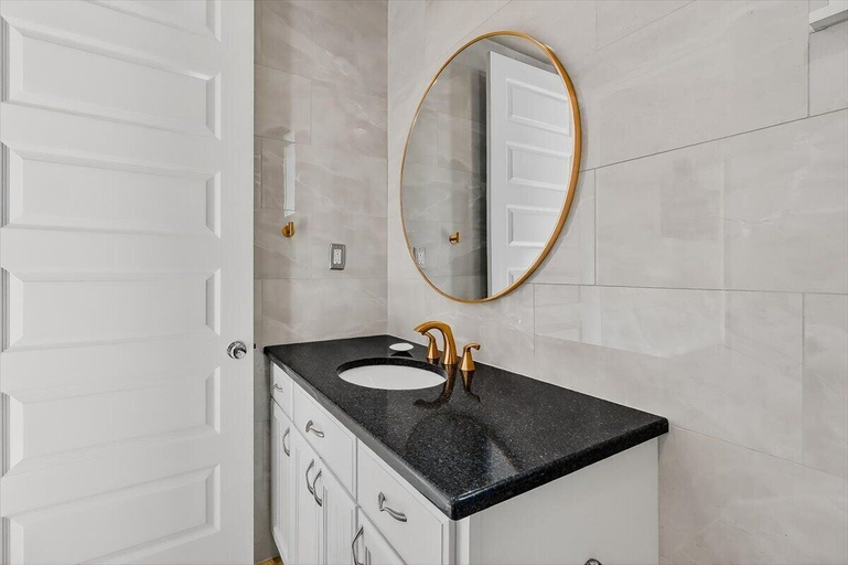 Bathroom 4, Island Breeze TC 1104, Nueces