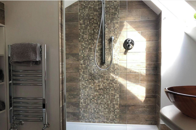 Bathroom, Pets-garden-fireplace-sleeps 5-wifi, Devon