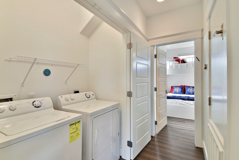 Bathroom 4, Wine Down by Ryson Vacation Rentals, Galveston