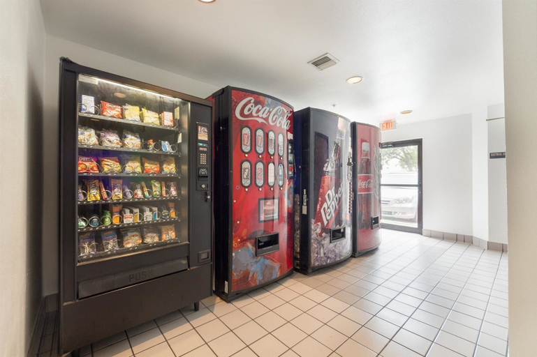Food & Drinks, Motel 6 Dallas, TX - Northeast, Dallas