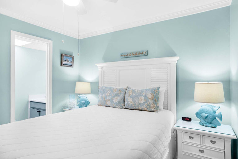 Bedroom 2, Sunbird 810e, Bay