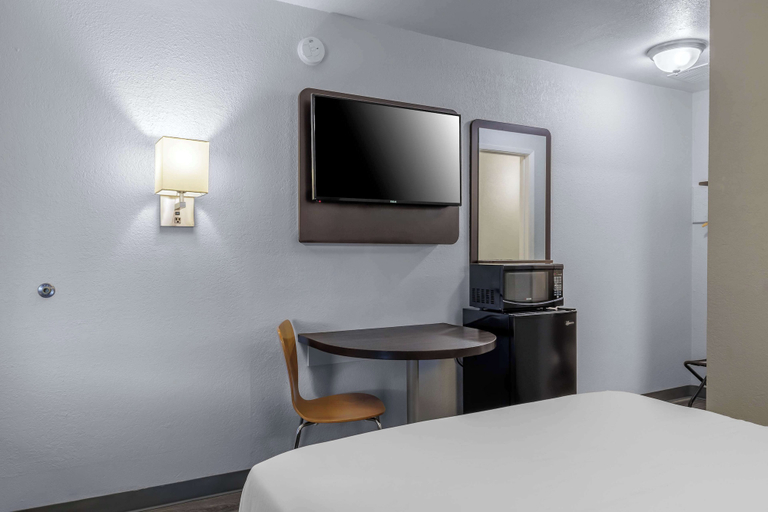 Bedroom 3, Motel 6 Elizabethtown, KY, Hardin