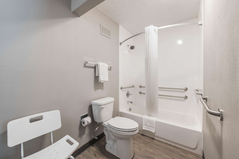 Bathroom 5, Motel 6 Kilgore, TX, Gregg