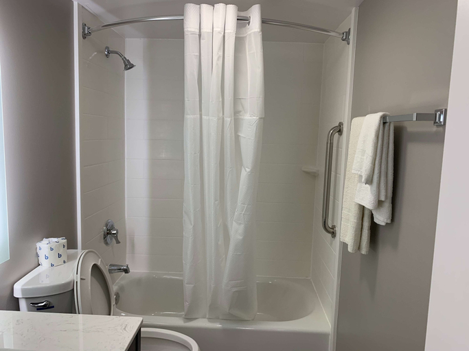Bathroom 5, Studio 6 Rockford, IL, Winnebago