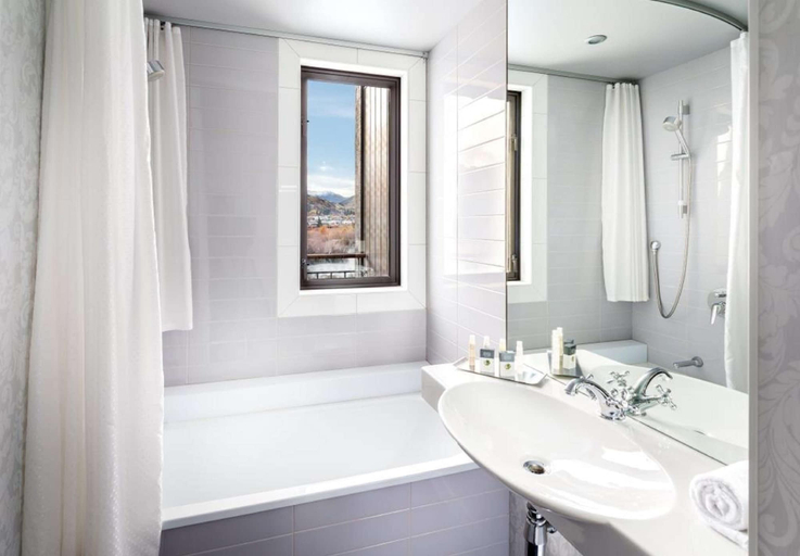 Bathroom 4, DoubleTree by Hilton Queenstown, Queenstown-Lakes