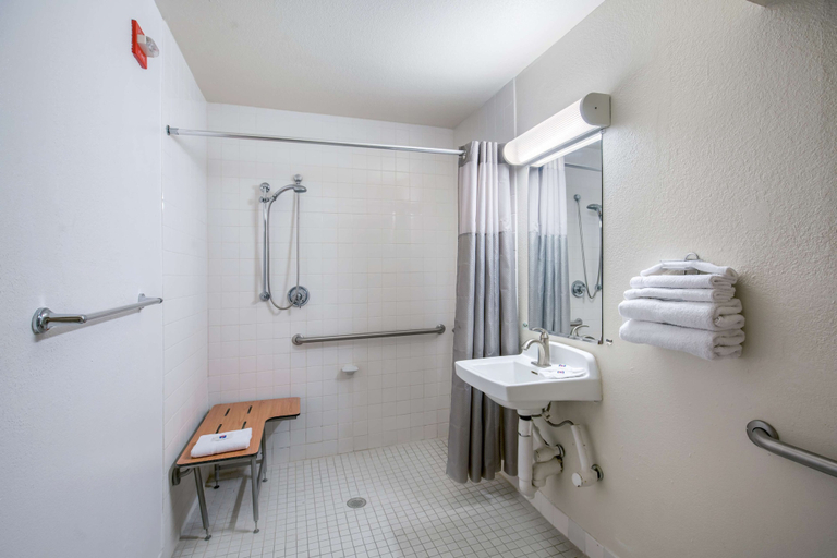 Bathroom 4, Motel 6 Williams, CA, Colusa