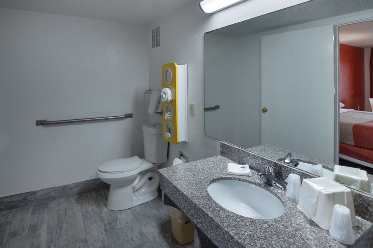Bathroom 4, Motel 6 Montgomery, AL - Coliseum, Montgomery