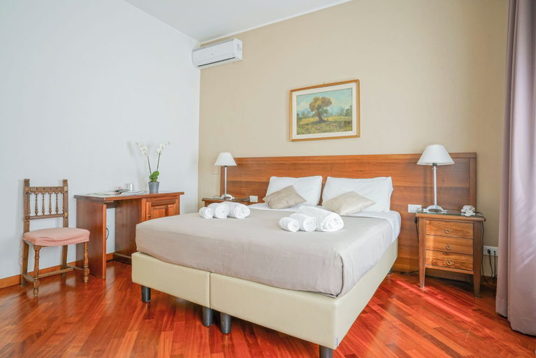Bedroom 5, Hotel St. Moritz, Rome