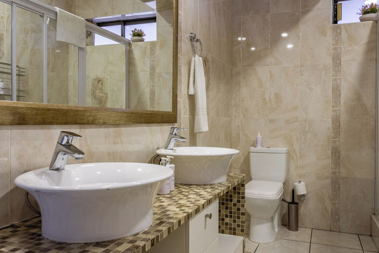 Bathroom 5, Sunrock Guesthouse, Ekurhuleni