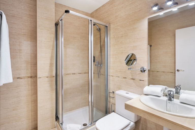Bathroom 4, Apartamentos Metrópolis Sevilla, Sevilla
