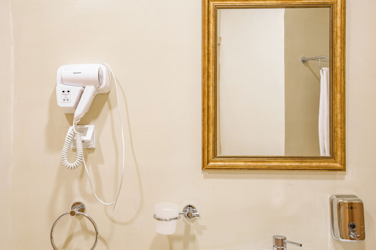 Bathroom 5, Majestic Hotel, Bab Bhar