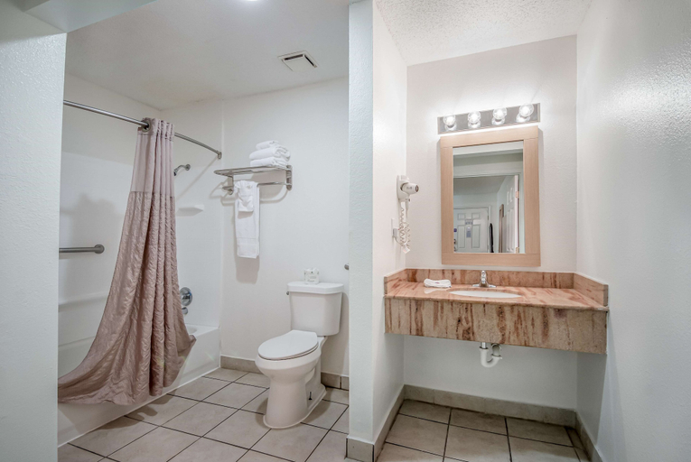 Bathroom 5, Studio 6 Corpus Christi, TX - North, Nueces