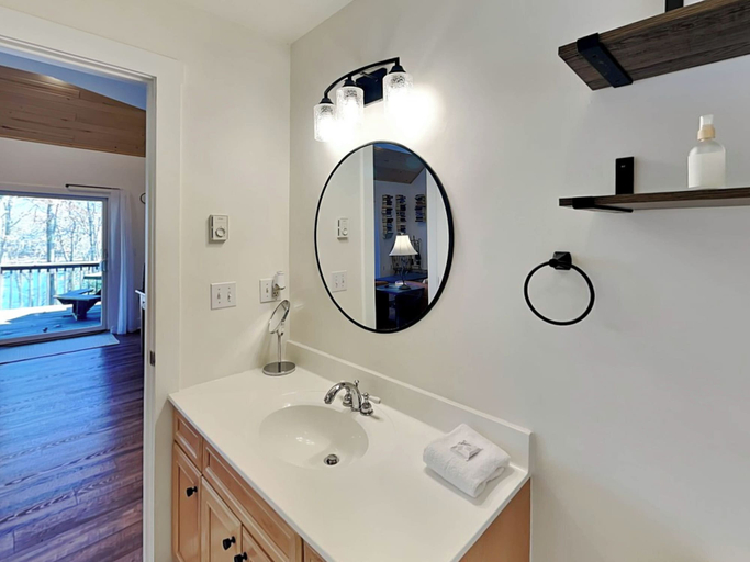 Bathroom 4, Lazy Days by Taylor Made Deep Creek, Garrett