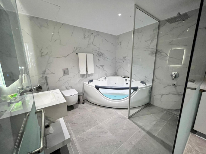 Bathroom, Grand Line, Tabuk