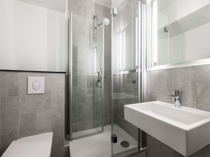 Bathroom 5, B&B HOTEL Ingolstadt-Ost, Ingolstadt