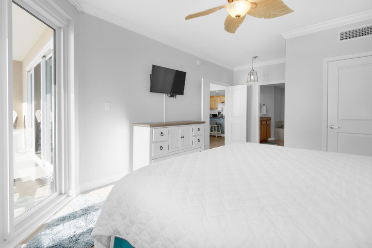 Bedroom 2, Grandview East 304, Bay