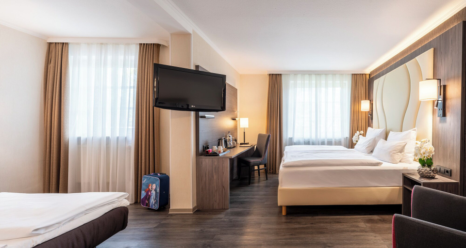 Bedroom 2, PLAZA INN Schmöker-Hof, Segeberg