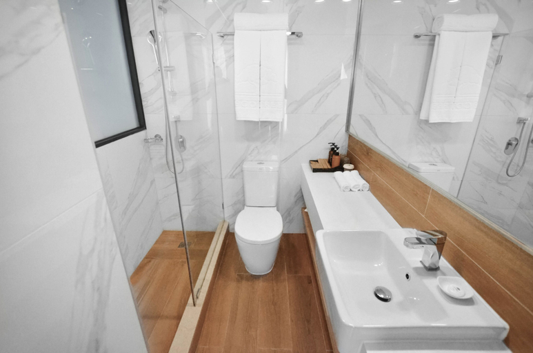Bathroom 5, Eco Tree Hotel Causeway Bay, Hong Kong Island