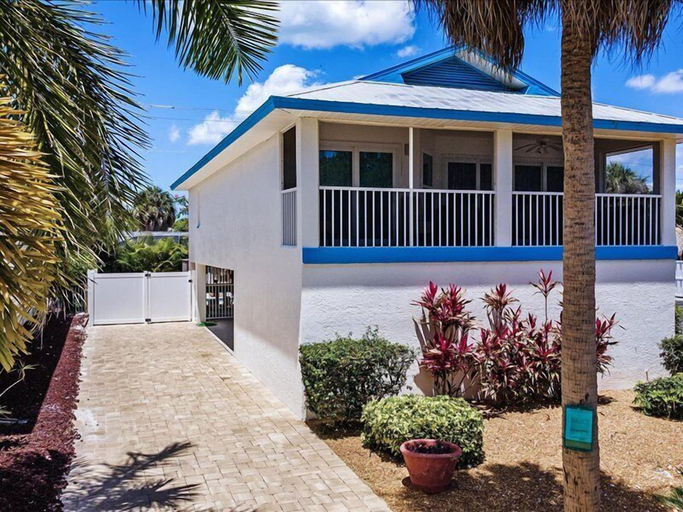 Exterior & Views 2, 325 Mango by Distinctive Beach Rentals, Lee