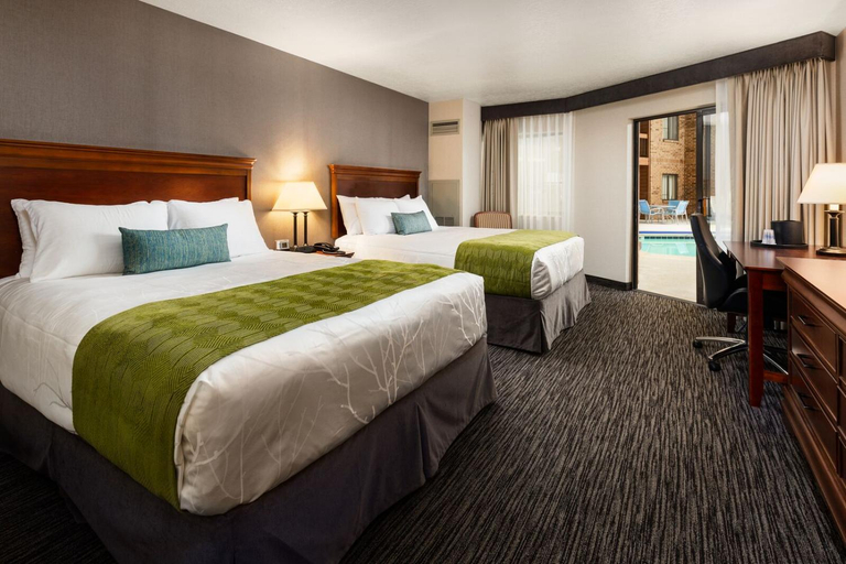 Bedroom 3, Best Western Plus Landmark Inn, Summit
