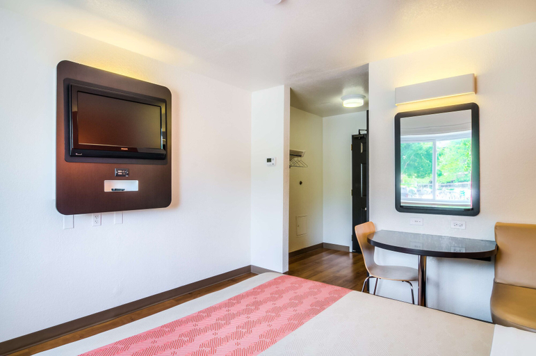 Bedroom 3, Motel 6 Arlington Heights, IL - Chicago North Central, Cook