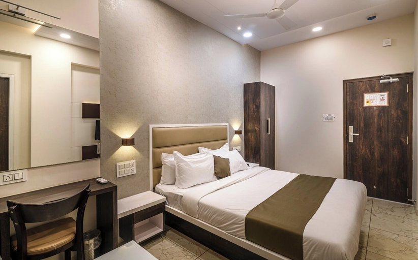 Bedroom 4, Hotel Royal Treat, Surat