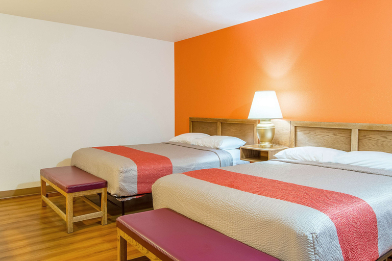 Bedroom 3, Motel 6 Madras, OR, Jefferson