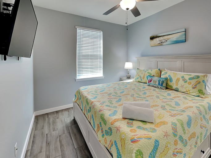 Bedroom 3, Port A's Flip Flops & Pop Tops by Silver Sands Vacation Rentals, Nueces
