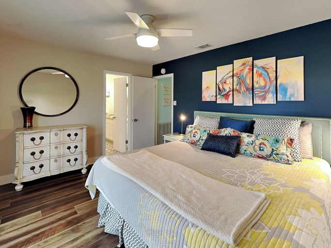 Bedroom 3, Hideaway at Redhead Road by Miss Kitty’s, Aransas