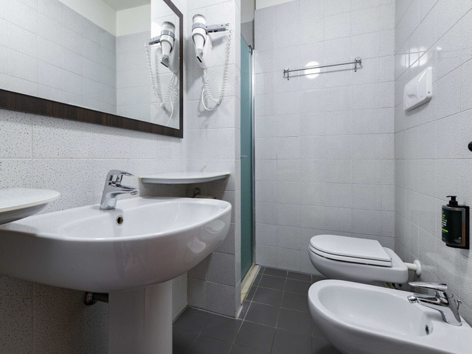 Bathroom 5, B&B Hotel Verona, Verona