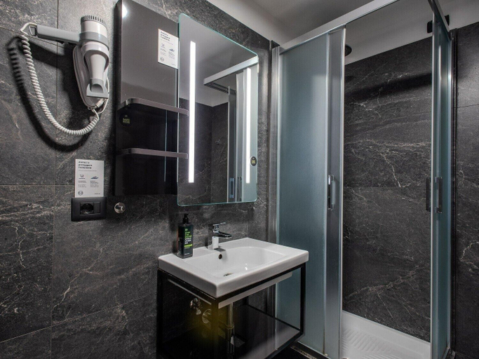 Bathroom 4, B&B Hotel Firenze City Center, Florence