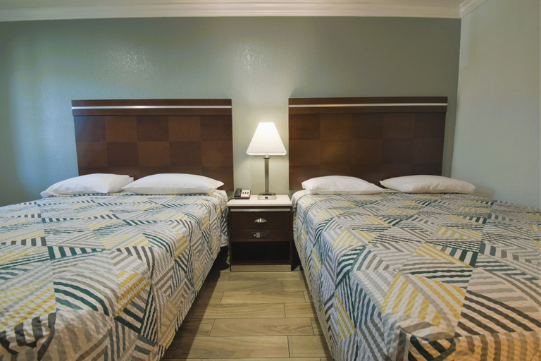 Bedroom 4, Welcome Inn, Riverside