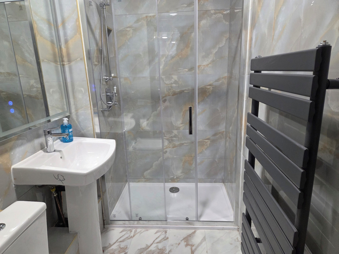 Bathroom 4, Ababeel Hotel, Birmingham