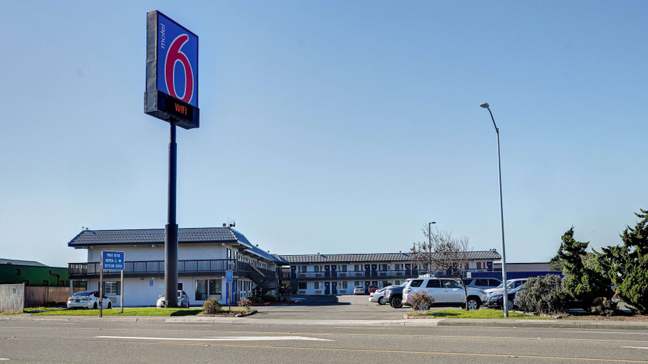 Exterior & Views 2, Motel 6 Eureka, Humboldt