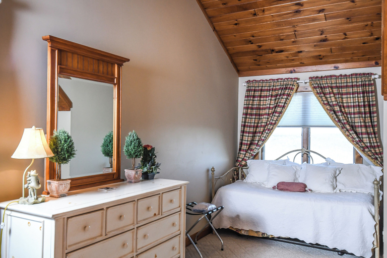 Bedroom 3, On Eagle's Wings by Taylor Made Deep Creek, Garrett