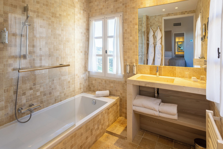 Bathroom 5, Le Fregate Provence, Var