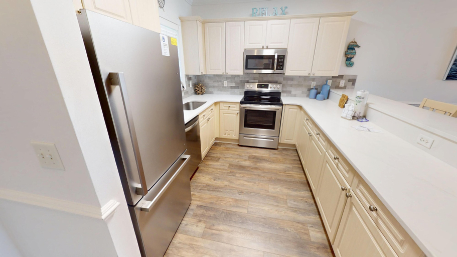 Interior 2, Magnolia Pointe Luster Leaf 4833-202, Horry