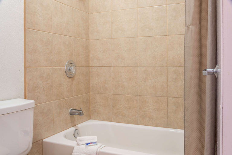 Bathroom 4, Motel 6 Mesquite, TX - Rodeo - Convention Ctr, Dallas