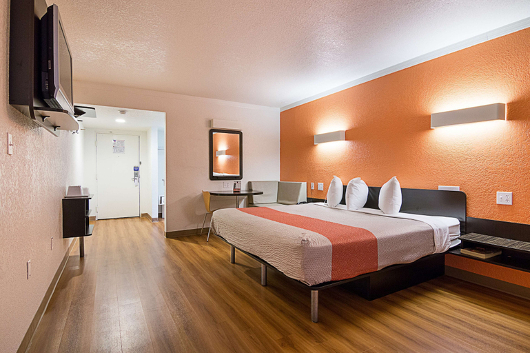 Bedroom 4, Motel 6 Tampa, FL - Fairgrounds, Hillsborough