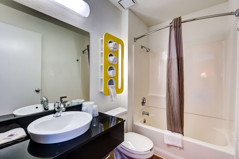 Bathroom 4, Motel 6 Denver West Wheat Ridge North, Jefferson