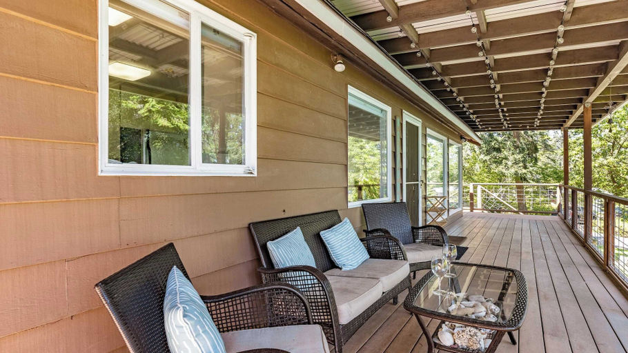 Others 5, Eagles Watch by Avantstay Large Deck w/ Views, Island