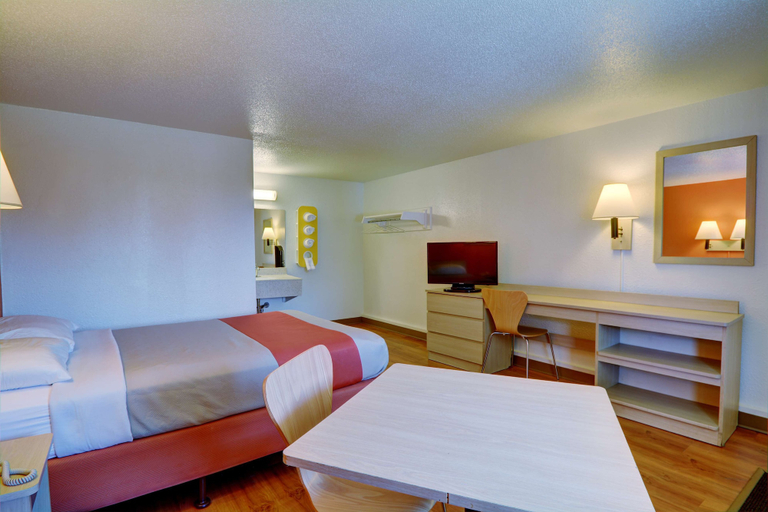 Bedroom 4, Motel 6 Chicopee, MA - Springfield, Hampden
