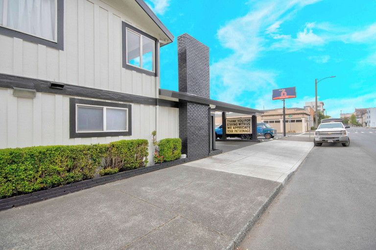 Exterior & Views 2, Studio 6 Eureka, CA – Old Town, Humboldt