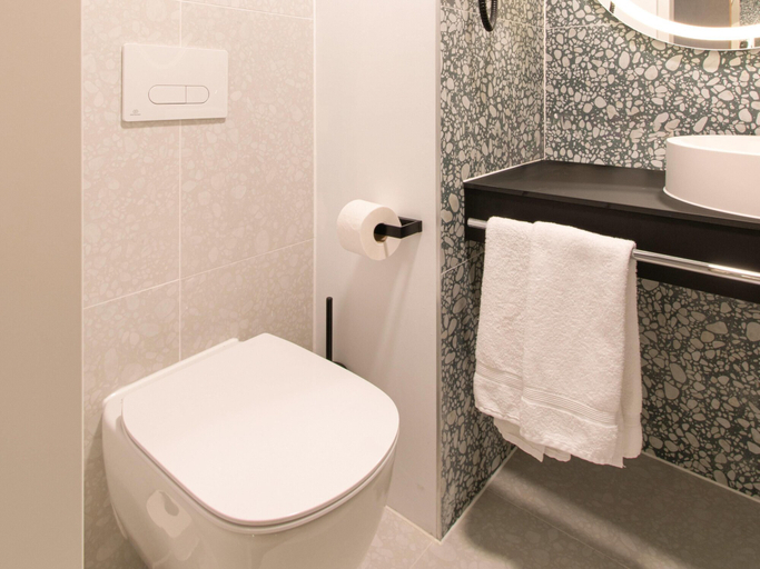 Bathroom 4, ibis Styles Bredene, West-Vlaanderen